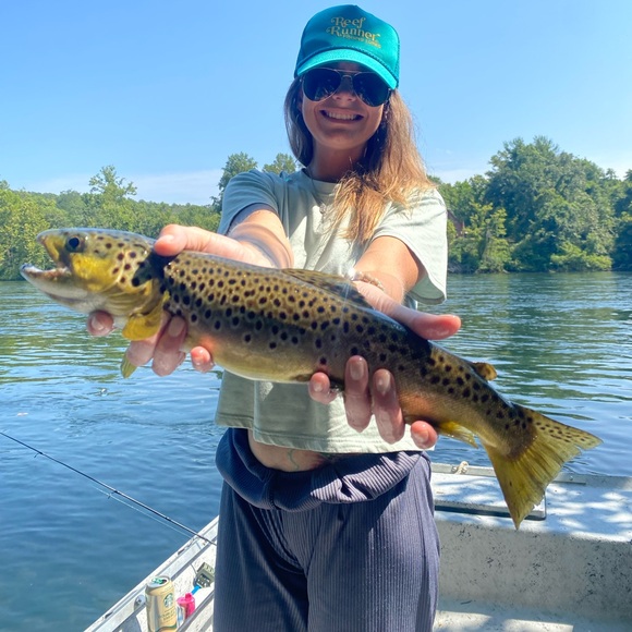 Hi there, I’m Kay! Okay, love ya bye! ✌🏼 - Picture 2 of 13